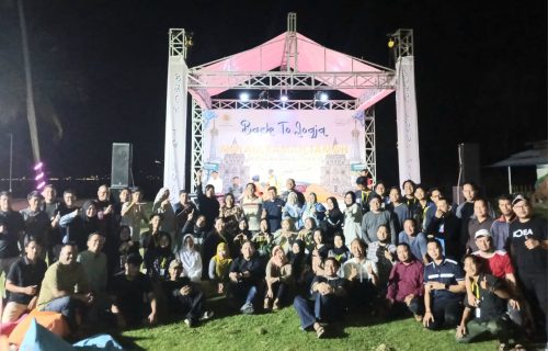 Malam ramah tamah dan Makan Malam Bersama serta Pentas Seni Menyambut Peserta Musda 2 KAGAMA dan Mahasiswa KKN UGM se - Sulbar di Pantai Panorama, Mamuju, Jumat, 27 Juni 2025.